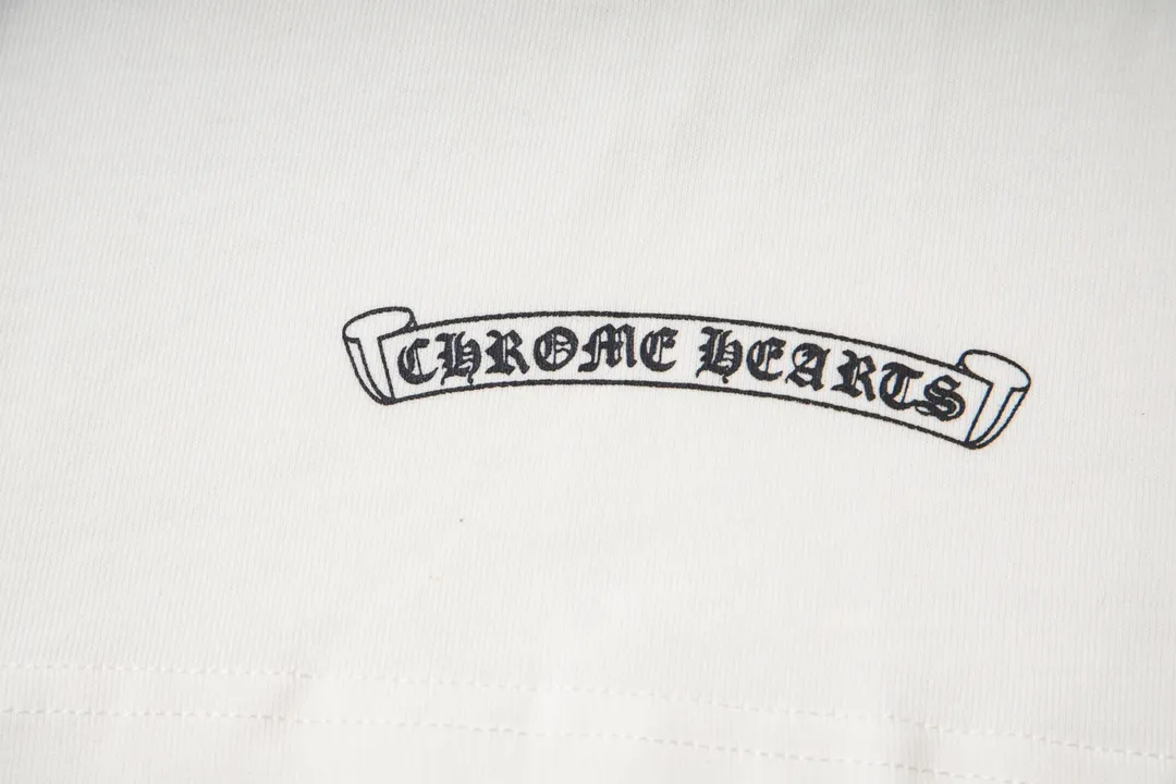 P180 Model No. Y641 Chrome Hearts Foam Horseshoe Long Sleeve T-shirt Chrome Hearts Autumn and Winter Counter's new fashionable casual bottoming long-sleeved T-shirt is made of imported high-density cotton fabric and exquisite original logo. It has excellent comfort and breathability. It is soft, anti-wrinkle, elastic and has excellent drape. It can be worn alone or layered. The fabric is soft and not easy to deform. Relaxed OVERSIZE cut. The complete set of excipients is fully packaged. Size: S-XL